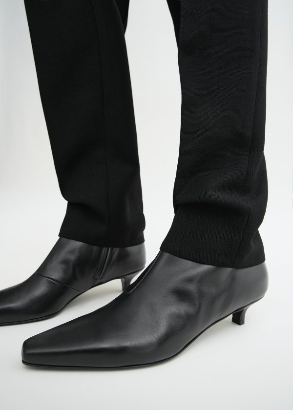 Slim leather ankle boots black For Sale